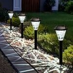 Comparatif des Meilleures Lampes Solaires de Jardin : Éclairez Votre Espace Extérieur avec Élégance